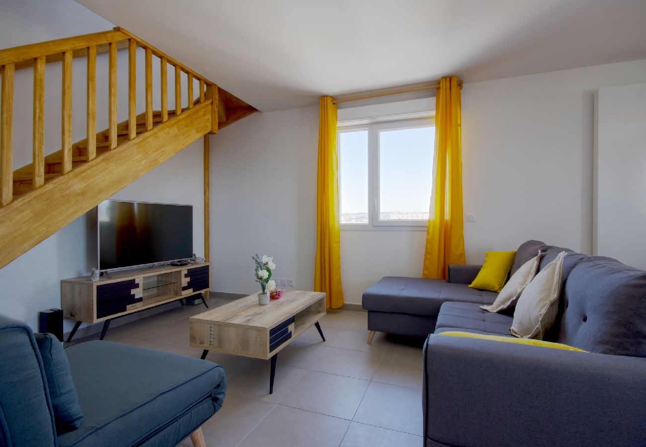 Apartment in Marseilles - EUROMED 2 - Grand T3 avec 2 balcons, Parking, Conc