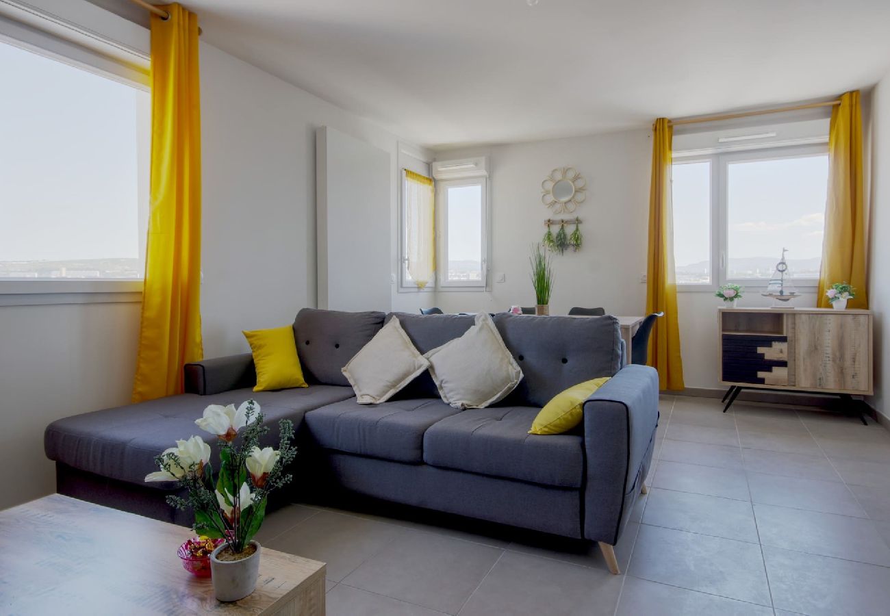 Apartment in Marseilles - EUROMED 2 - Grand T3 avec 2 balcons, Parking, Conc