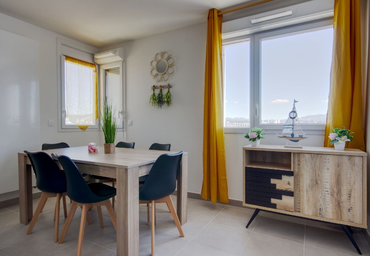 Apartment in Marseilles - EUROMED 2 - Grand T3 avec 2 balcons, Parking, Conc