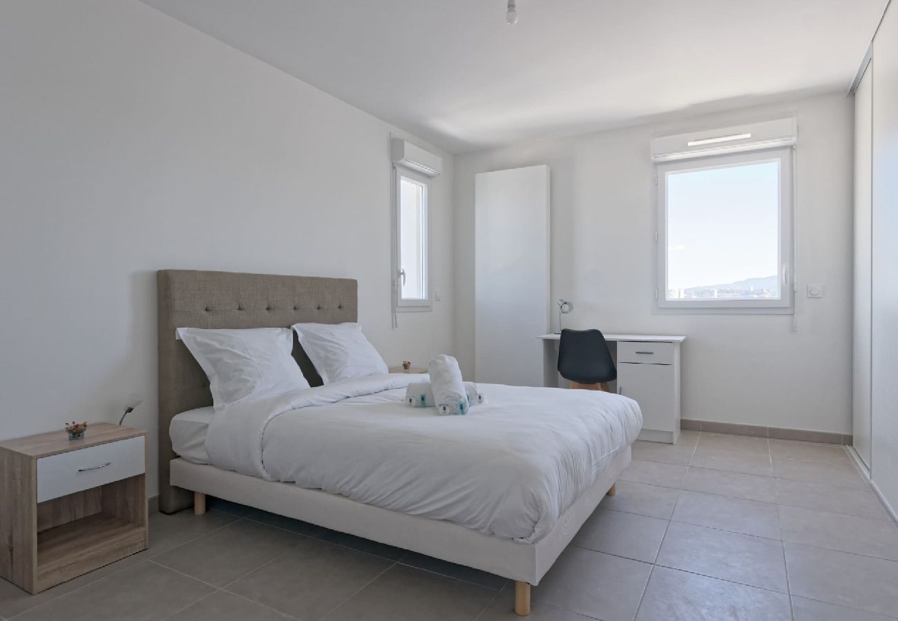 Apartment in Marseilles - EUROMED 2 - Grand T3 avec 2 balcons, Parking, Conc