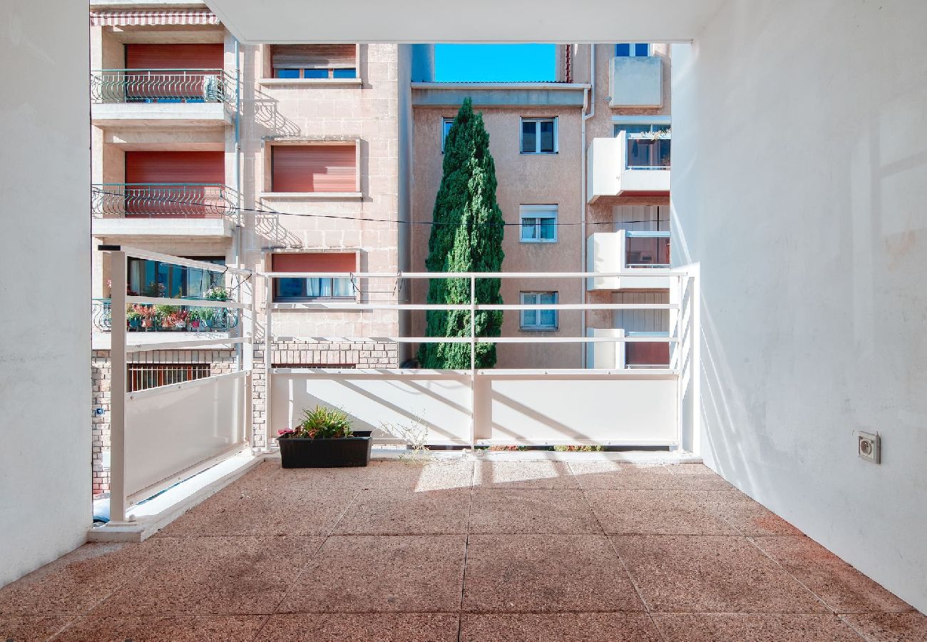 Apartment in Marseilles - HOPKINSON · Agréable T3 avec balcon et parking à L