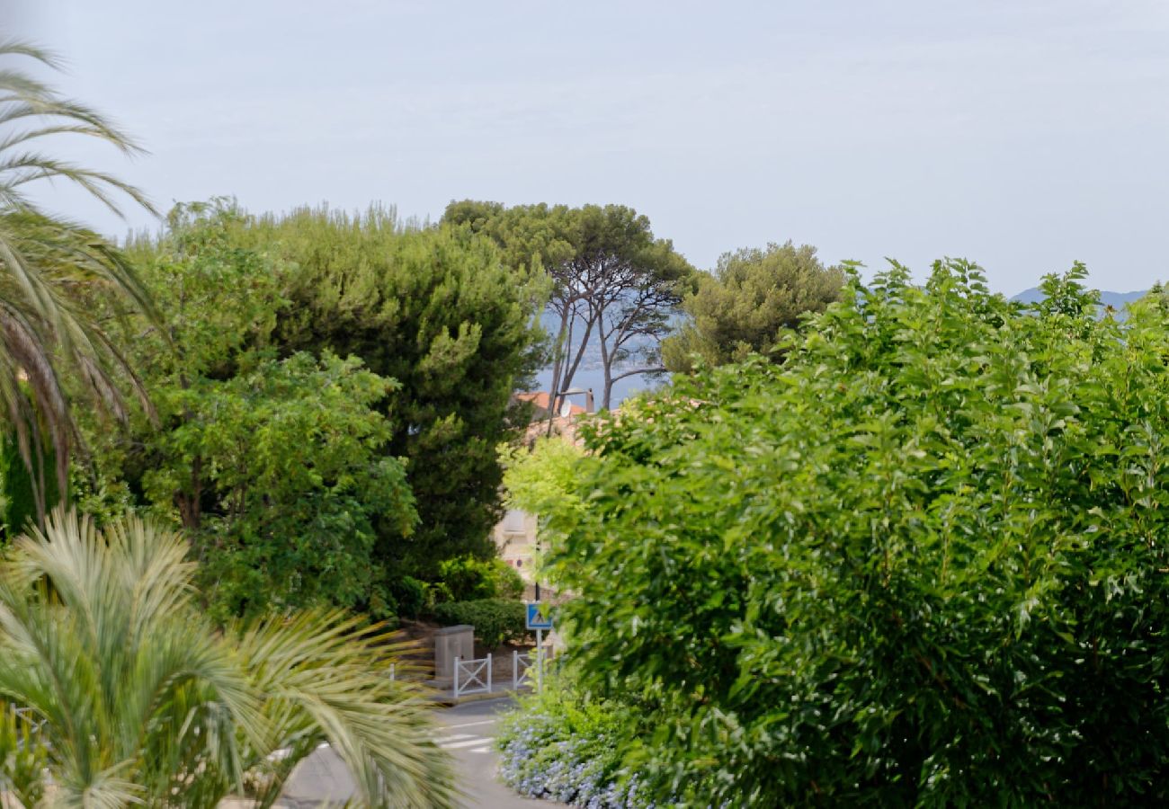 Studio in Saint-Cyr-sur-Mer - MARINES SAINT CYR · La brise vue mer et plage