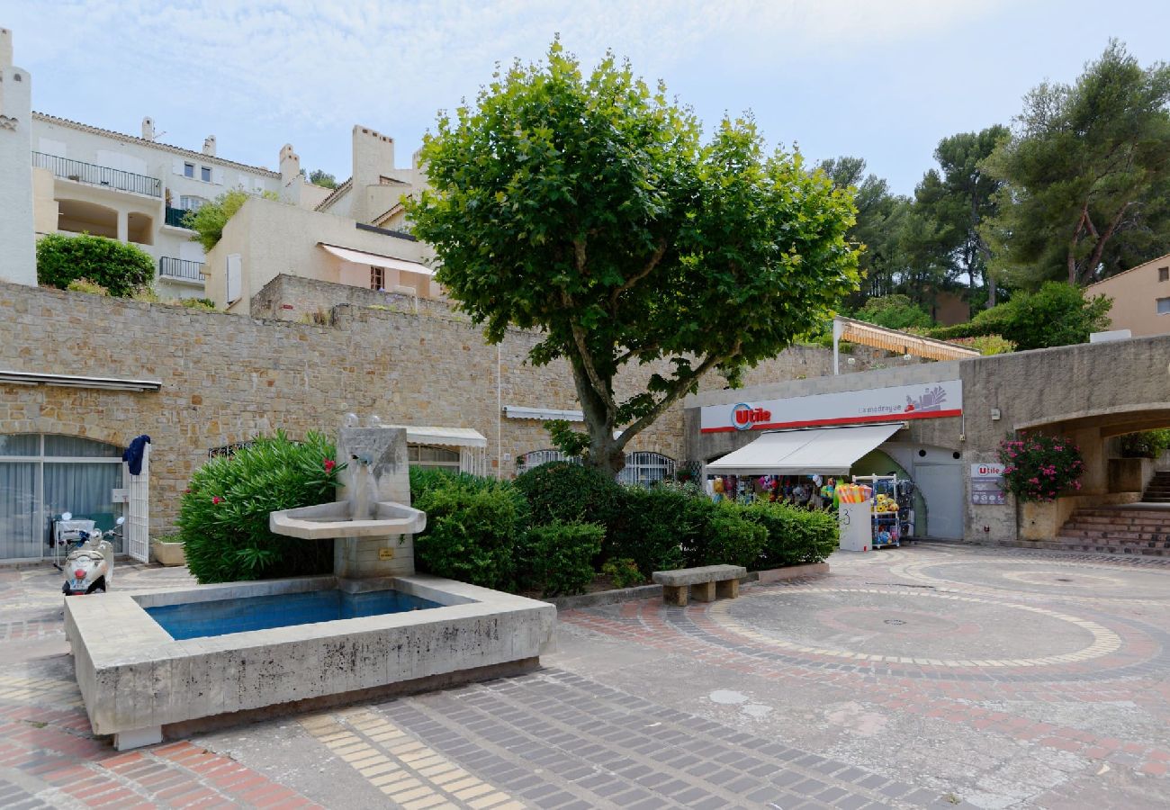 Studio in Saint-Cyr-sur-Mer - MARINES SAINT CYR · La brise vue mer et plage