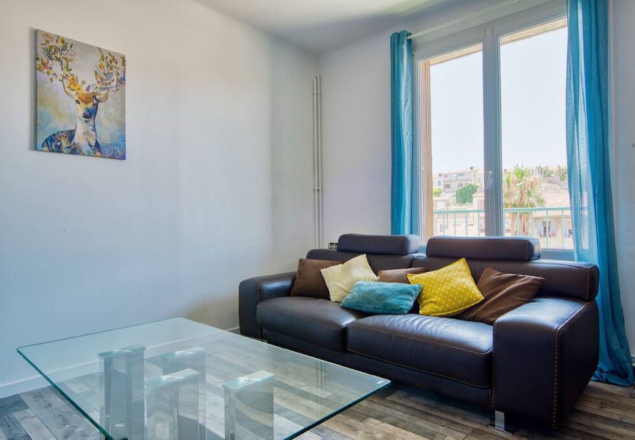 Apartment in Marseilles - GUIGOU-T5 avec balcon à 10 min Gare Saint-Charles