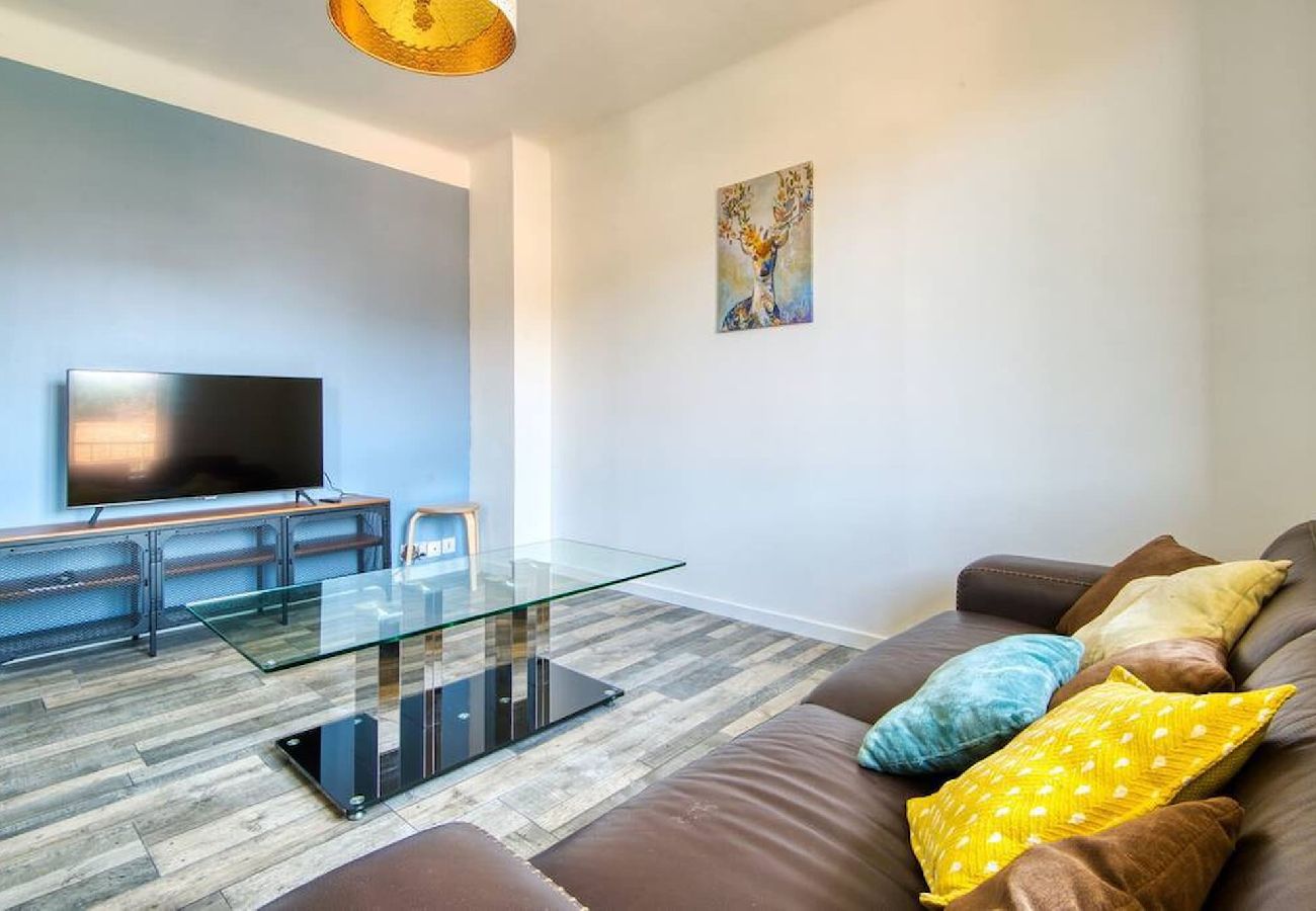 Apartment in Marseilles - GUIGOU-T5 avec balcon à 10 min Gare Saint-Charles