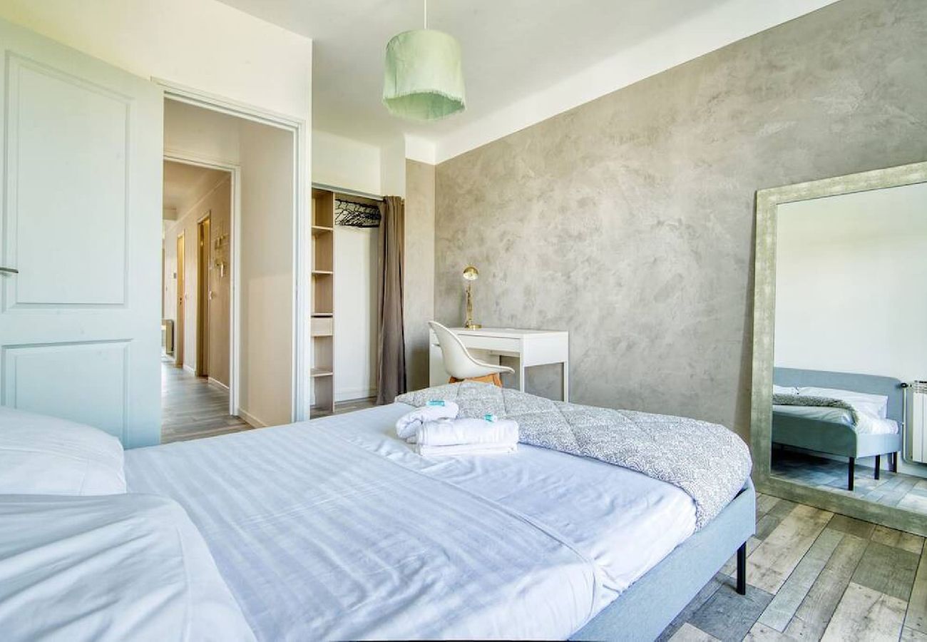 Apartment in Marseilles - GUIGOU-T5 avec balcon à 10 min Gare Saint-Charles