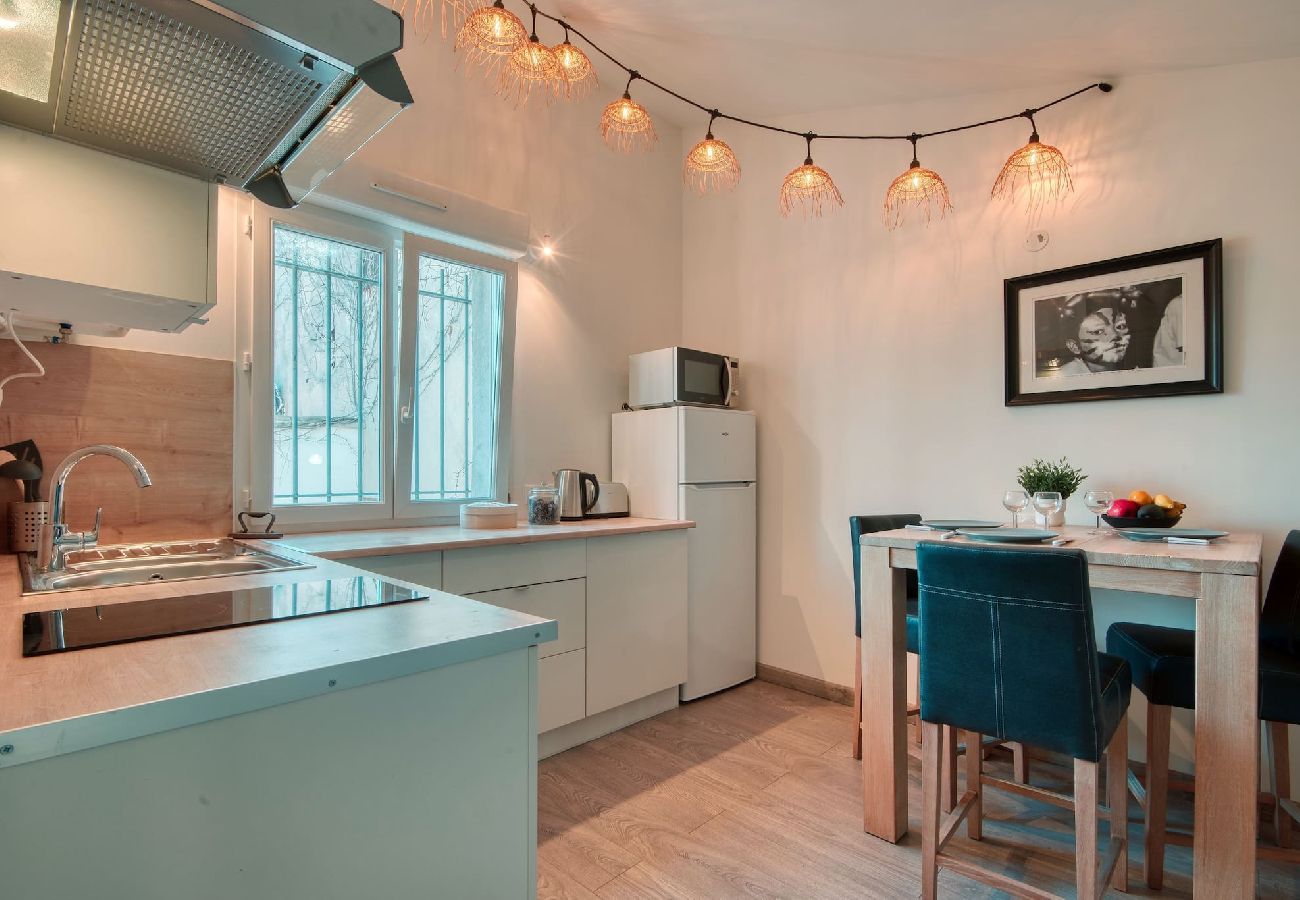 Apartment in Marseilles - Le 103 - T1 rénové à 20 min à pied Gare St-Charles