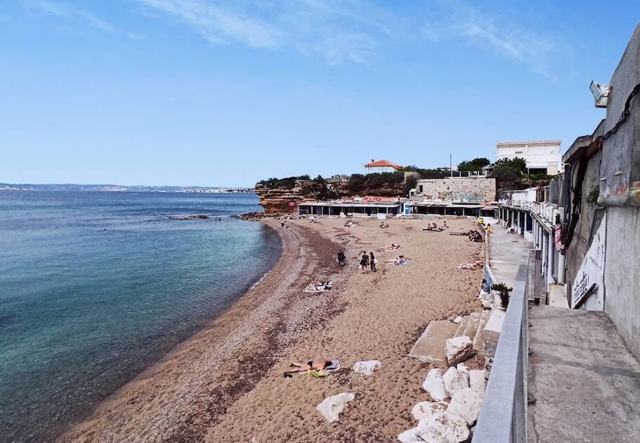 Studio in Marseilles - BRONZET - T1 à 14 min à pied de la Plage de la Ver