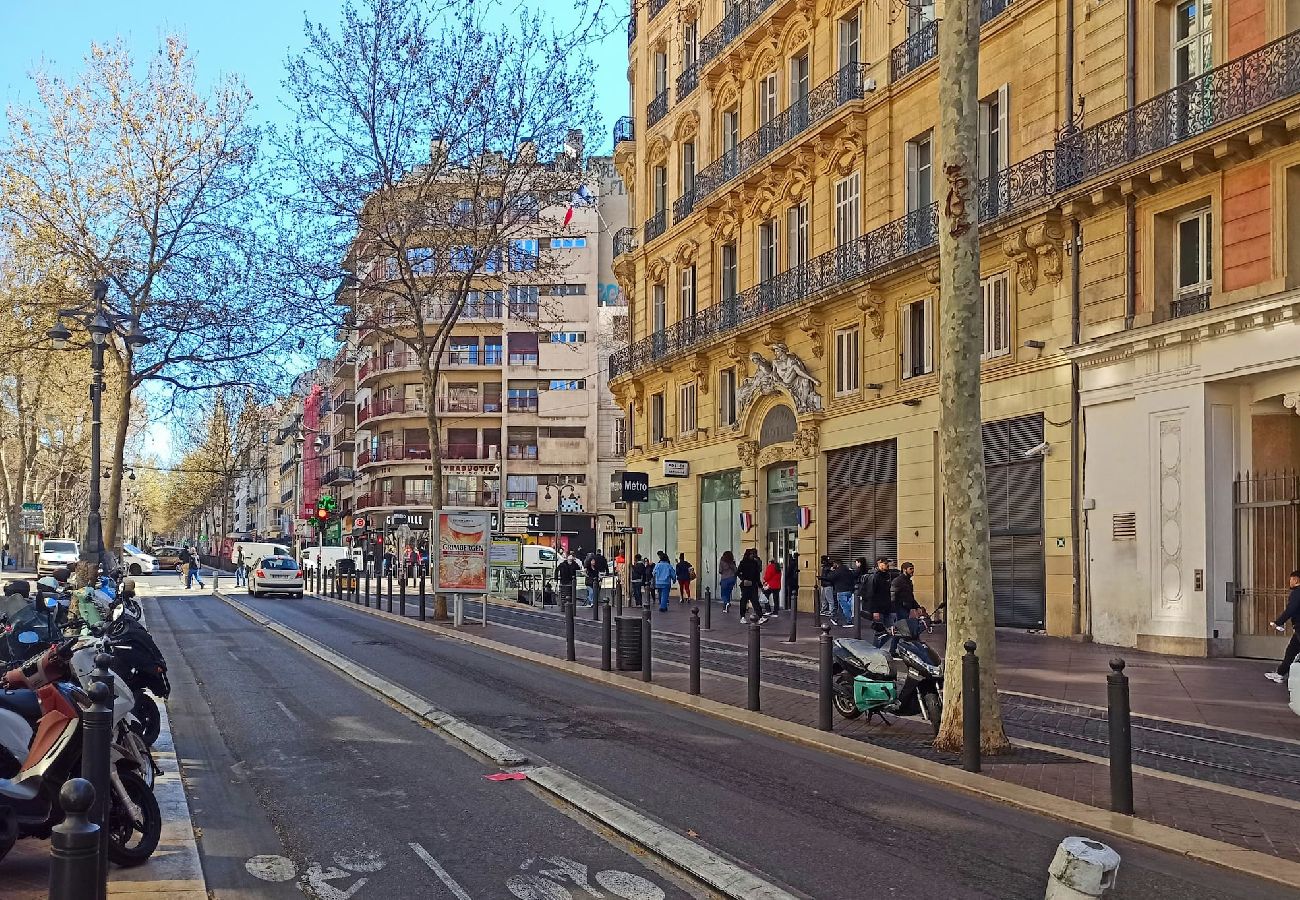 Studio in Marseilles - THUBANEAU 2 · Studio 3 min La Canebière