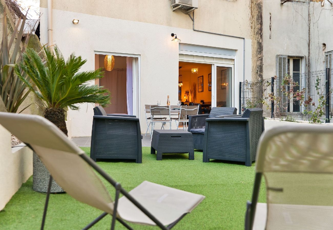 Apartment in Marseilles - Le 002 -T3 climatisé avec terrasse