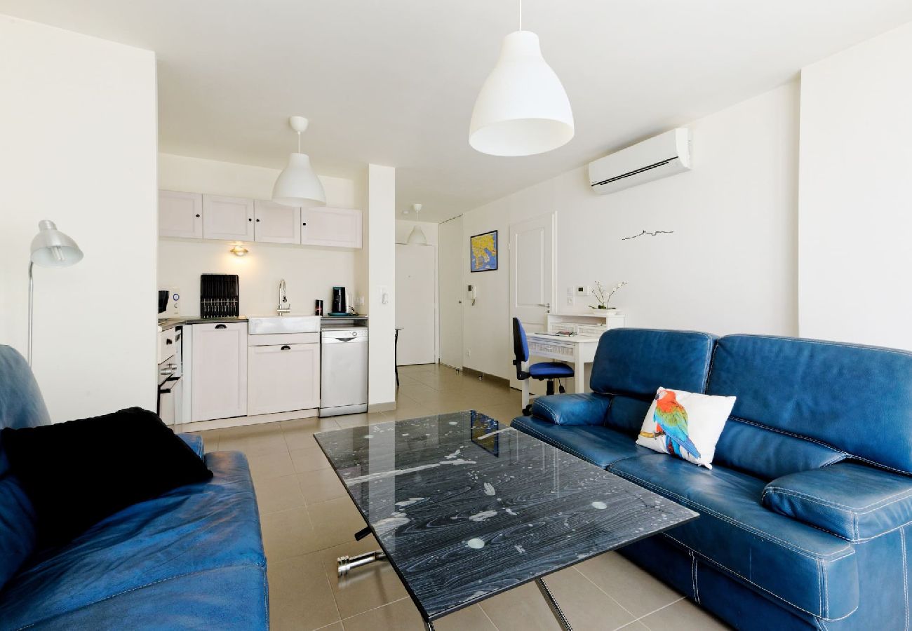 Apartment in Marseilles - CATALANS · Super T2 Climatisé avec Balcon à pied p