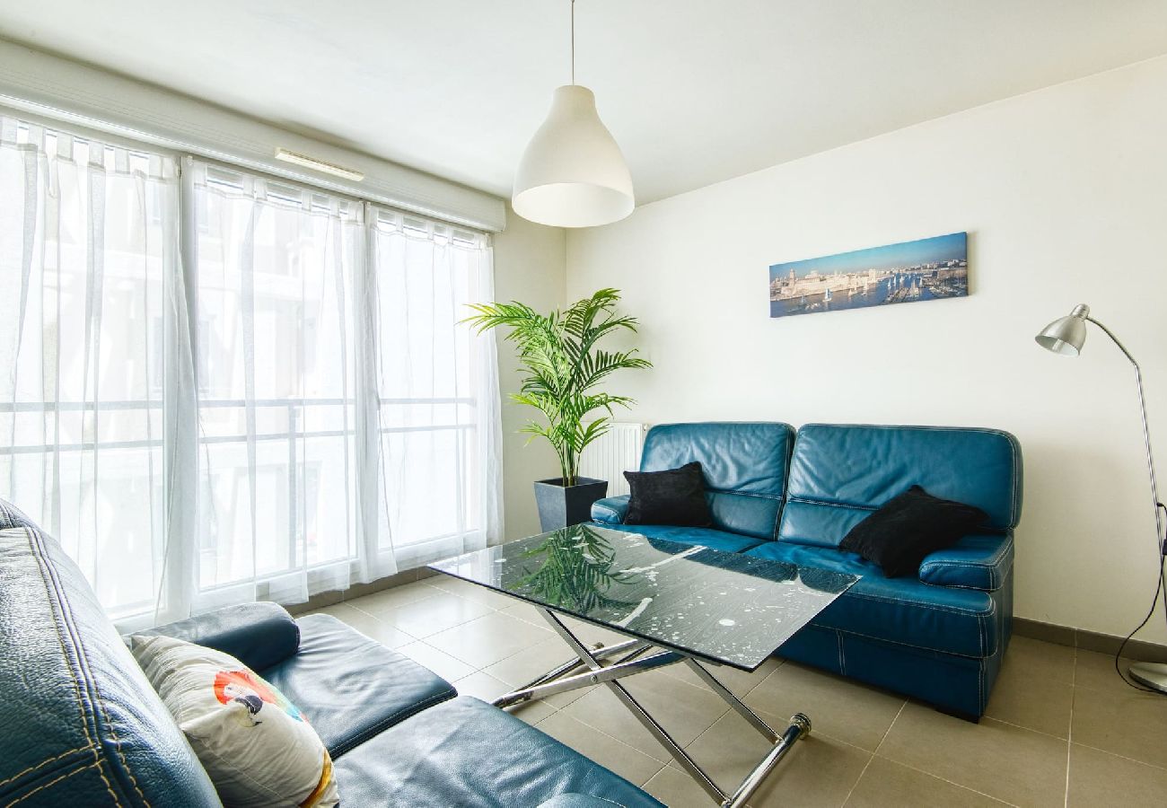 Apartment in Marseilles - CATALANS · Super T2 Climatisé avec Balcon à pied p