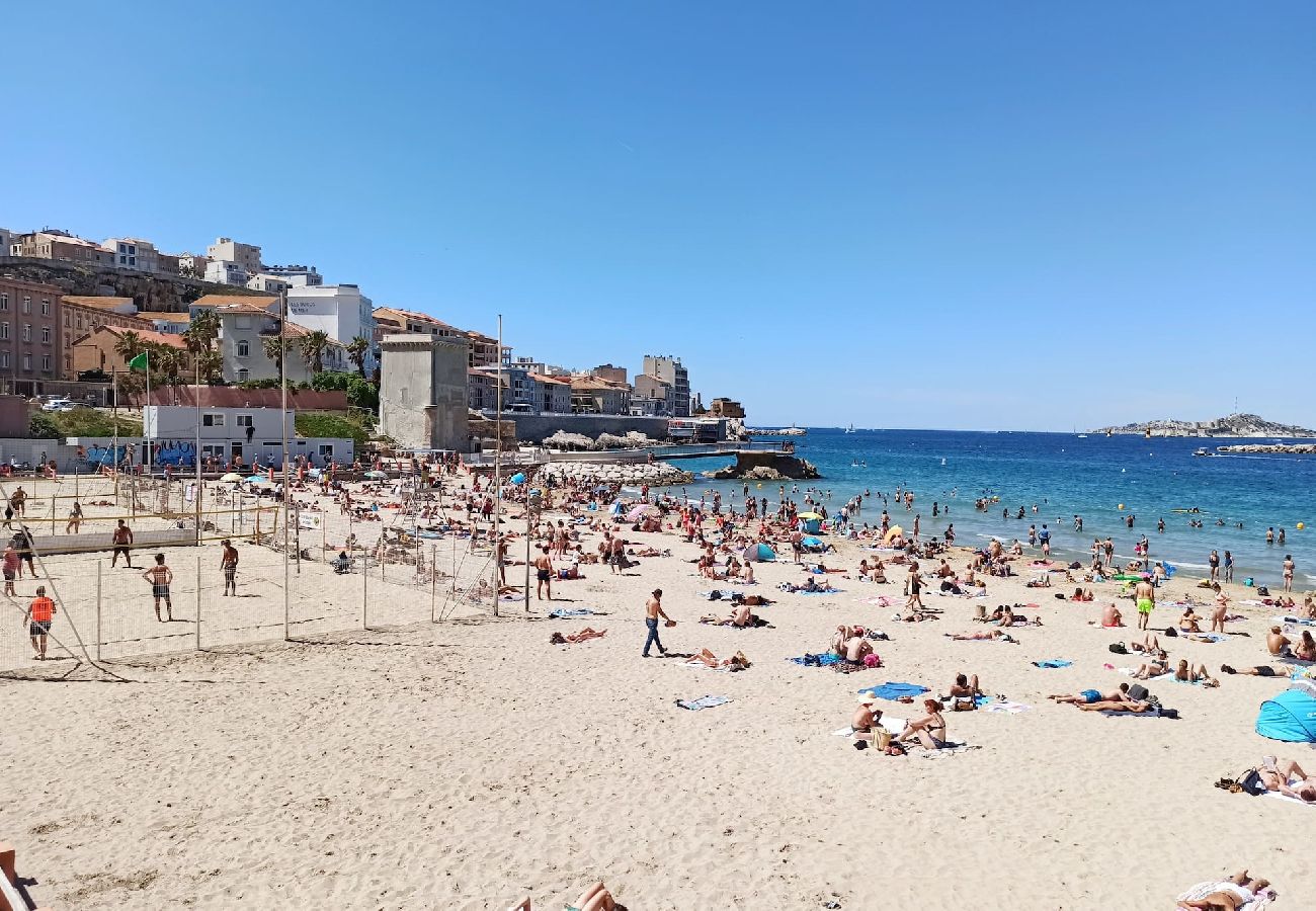 Apartment in Marseilles - CATALANS · Super T2 Climatisé avec Balcon à pied p