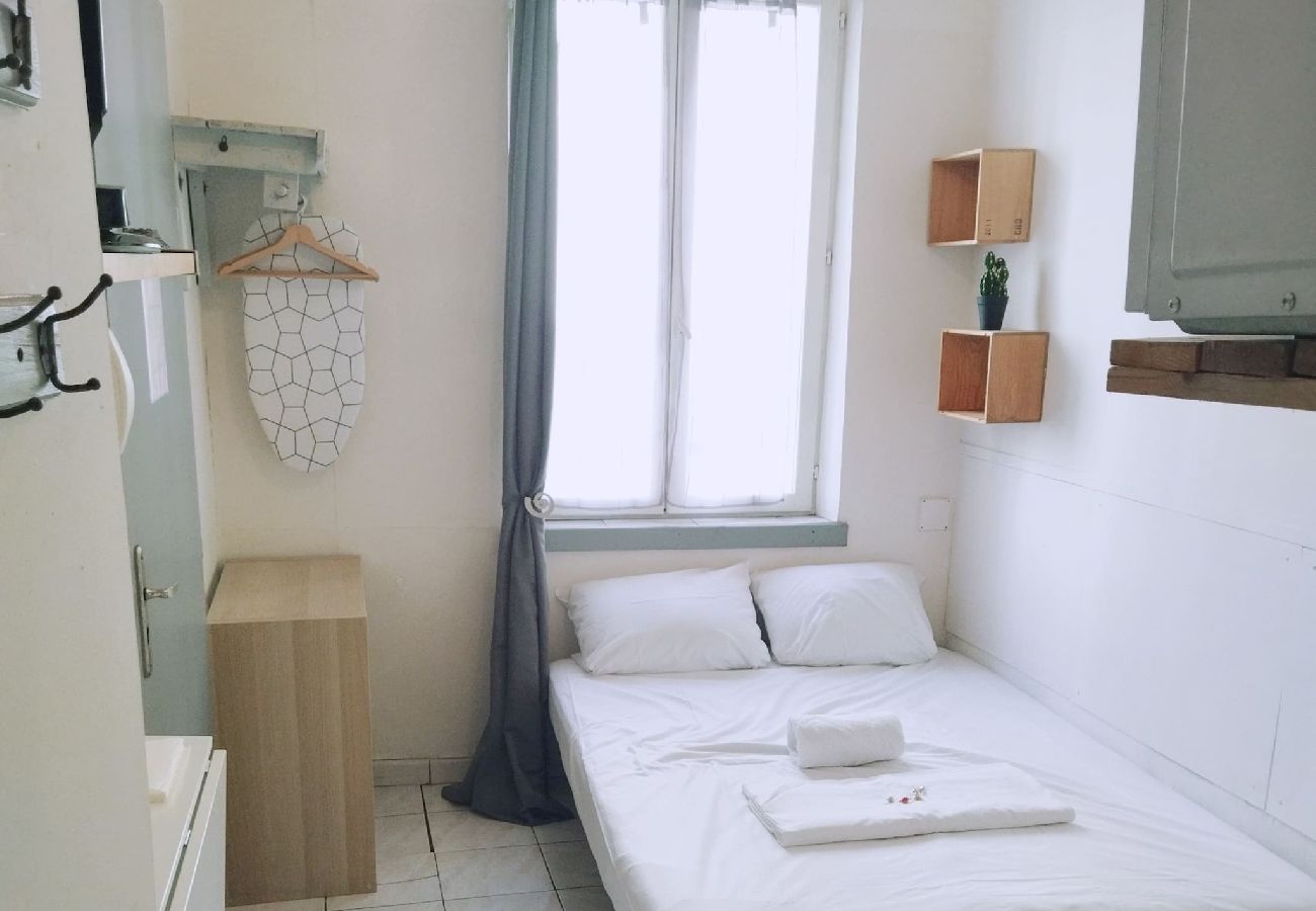 Apartment in Marseilles - Vauban- Studio à 10 min de Notre-Dame de