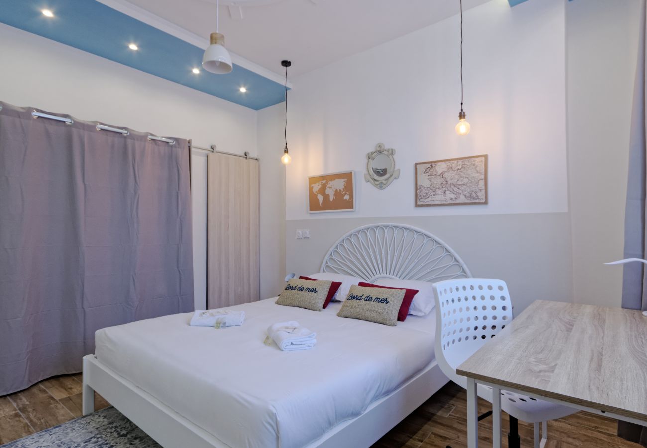 Apartment in Marseilles - LIEUTAUD- Super T4 climatisé à 5 min à pied de la