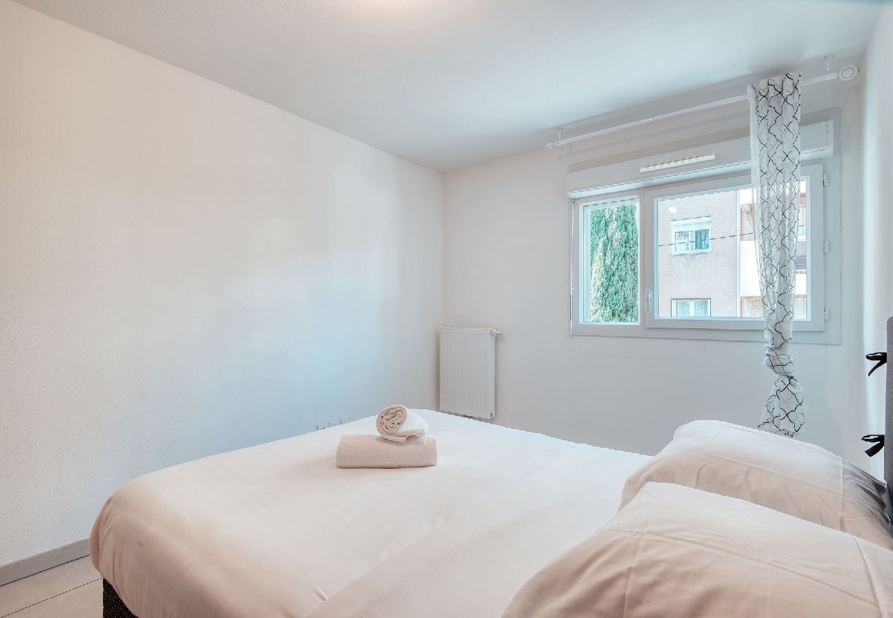 Appartement à Marseille - HOPKINSON · Agréable T3 avec balcon et parking à L