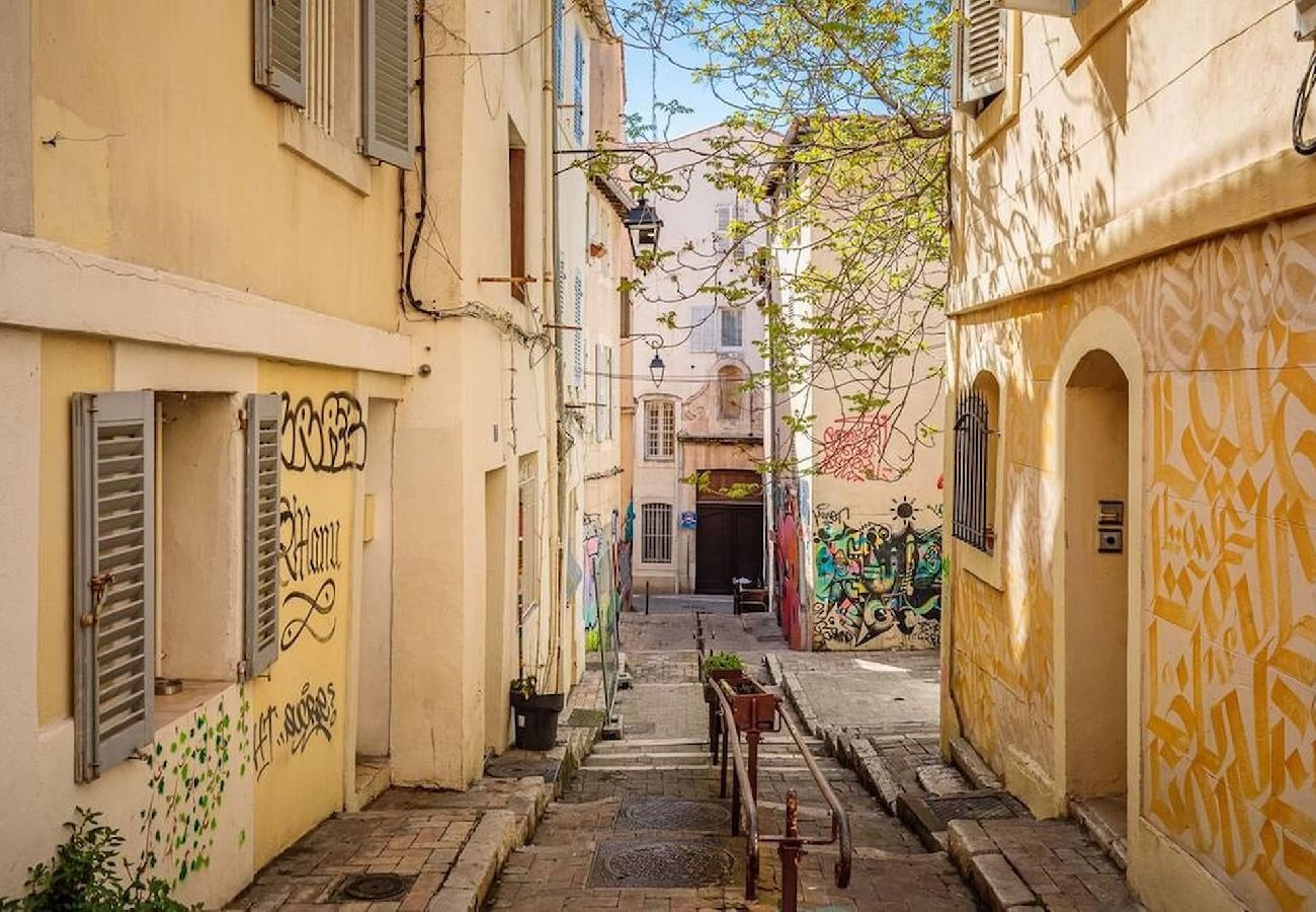 Appartement à Marseille - MUETTES 1-Appart 5* Climatisé - Terrasse au Panier