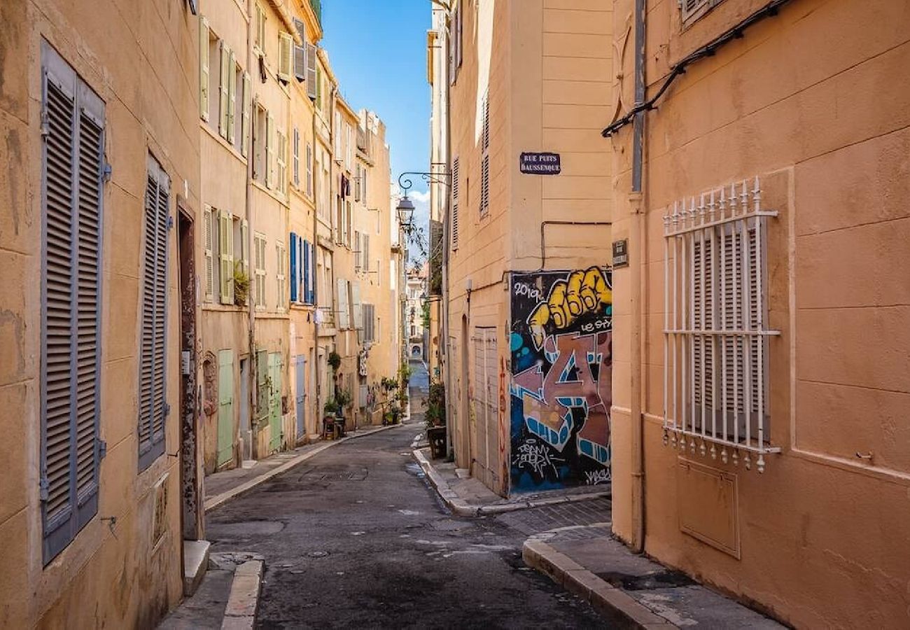 Appartement à Marseille - MUETTES 1-Appart 5* Climatisé - Terrasse au Panier