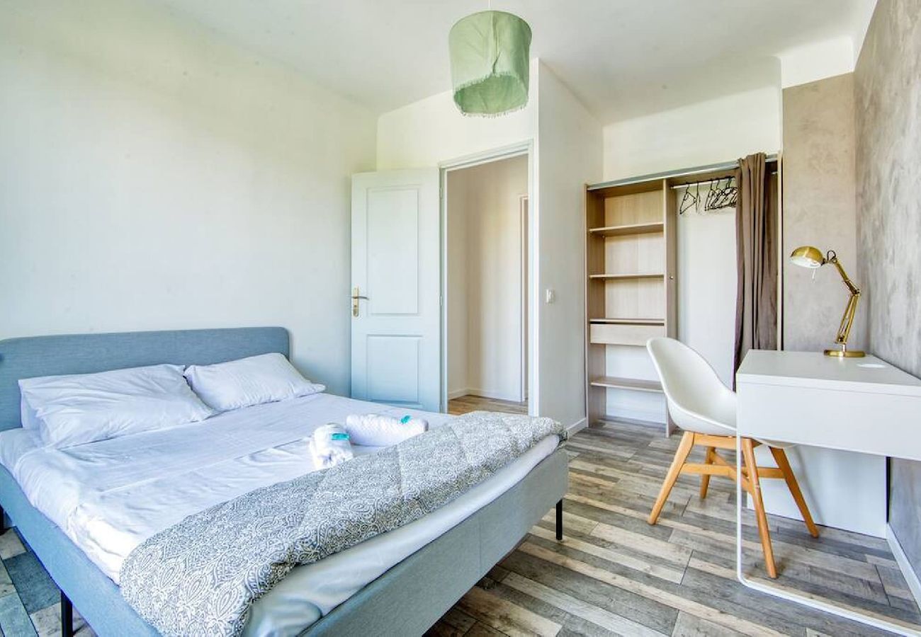 Appartement à Marseille - GUIGOU-T5 avec balcon à 10 min Gare Saint-Charles