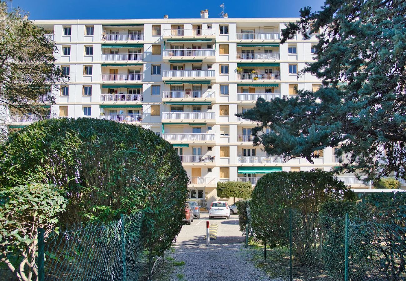 Appartement à Marseille - BELLE VUE · T5 rénové balcon parking