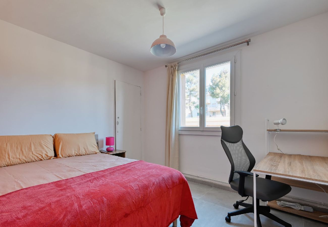 Appartement à Marseille - BELLE VUE · T5 rénové balcon parking