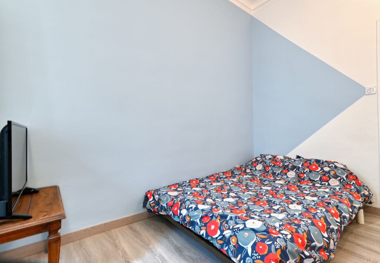 Appartement à Marseille - HEUZÉ R+3 -Bel appart 10 min à pied Gare St Charle